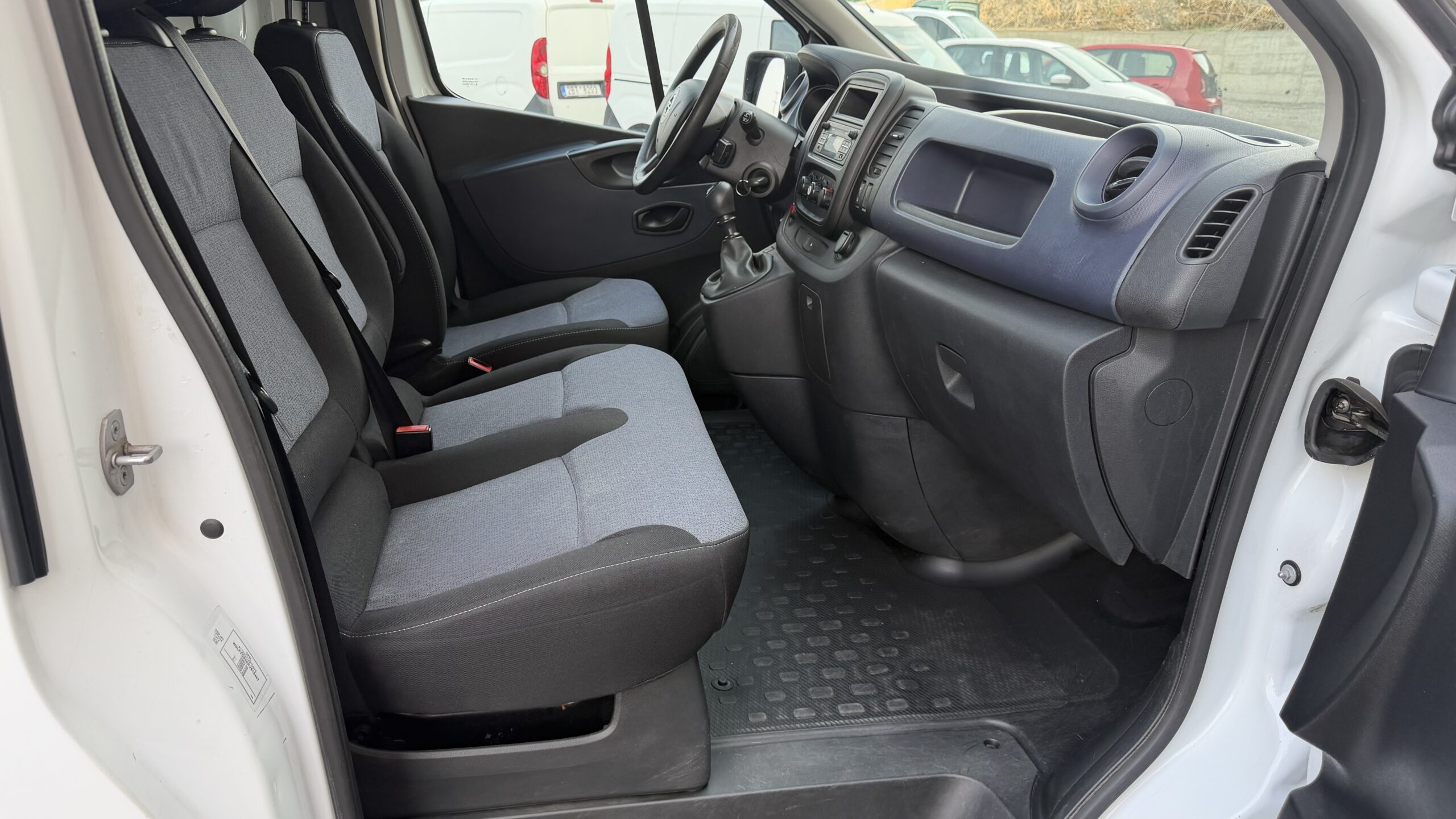 Opel Vivaro Furgone L1H1 solo 70.000 Km - immagine 3