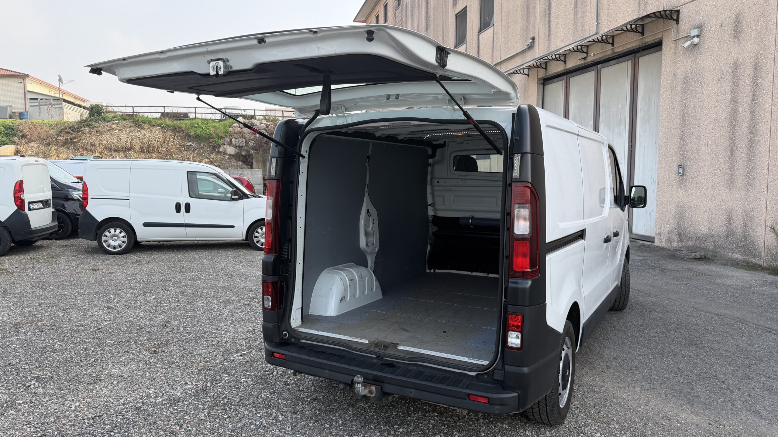 Opel Vivaro Furgone L1H1 solo 70.000 Km - immagine 18